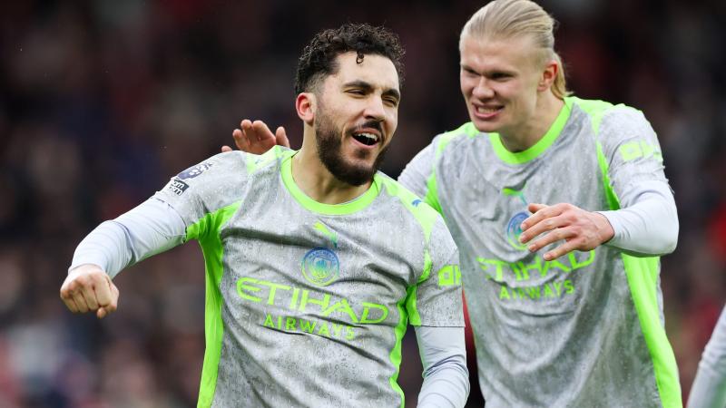 他明明能投，却选择了传（明明能出手，他偏要分球）