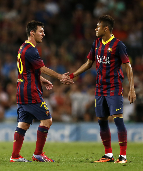 皇马客战毕尔巴鄂竞技！阿隆索遭遇执教生涯最大考验，圣马梅斯恐成白衣军团噩梦（皇马做客圣马梅斯！阿隆索迎执教生涯最严峻大考，毕巴魔鬼主场或成白衣军团梦魇）