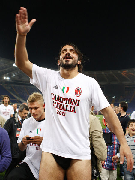 历年中超本土最佳射手：王钰栋11球上榜，武磊8次断层领先（中超历届本土射手榜：王钰栋以11球上榜，武磊8次领跑一骑绝尘）