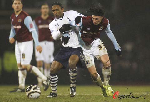 传闻：曼联和拜仁长期关注兰斯19岁中场马夏尔-蒂亚（据悉曼联与拜仁持续考察兰斯19岁中场马夏尔-蒂亚）