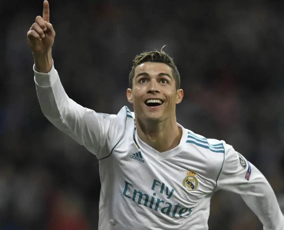 官方：继9月当选法甲月度最佳球员后，托万11月再获此殊荣（官方：托万继9月荣膺法甲月最佳后，11月再次当选）