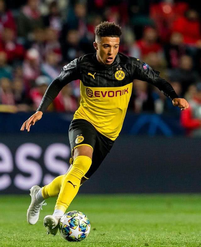 巴媒：内马尔左膝疼痛，或将缺席桑托斯的下一场比赛（据巴媒报道，内马尔左膝不适，可能缺席桑托斯下轮比赛）