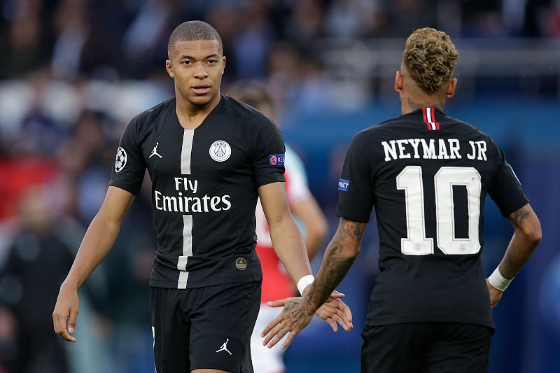 足球国足U23小将爆射破门，引网友赞叹（国足U23小将重炮破门，网友齐声点赞）