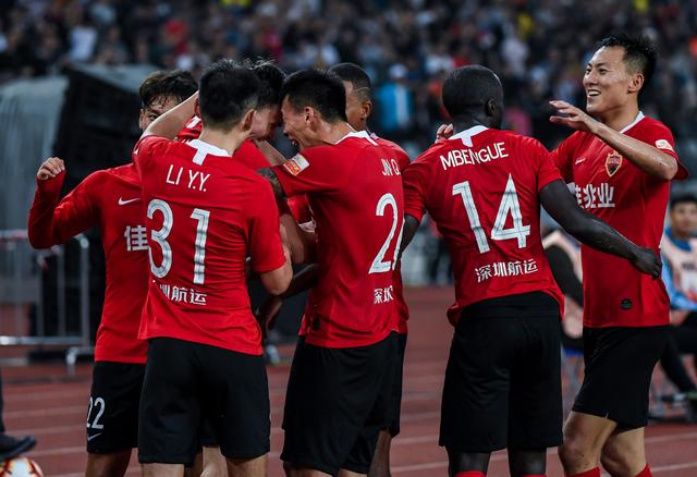 佛罗伦萨连续8场不胜，赛后哲科拿着扩音器与球迷沟通（佛罗伦萨陷入八场不胜，哲科赛后用扩音器与球迷对话）