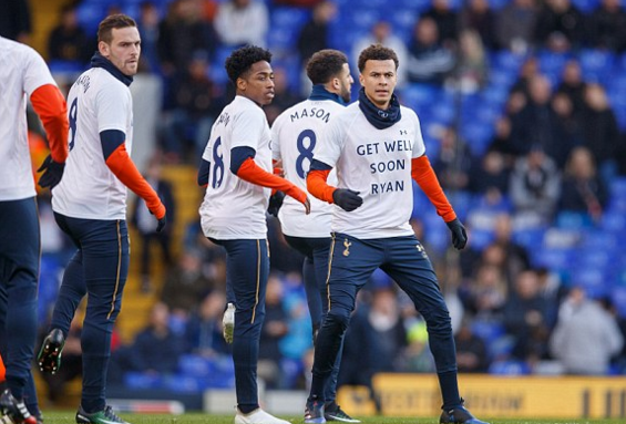 内蒙古额尔古纳初冬银装素裹，金雕翱翔雪原尽显苍穹之王风范（内蒙古额尔古纳初冬白雪皑皑，金雕纵横雪原尽显空中之王风姿）